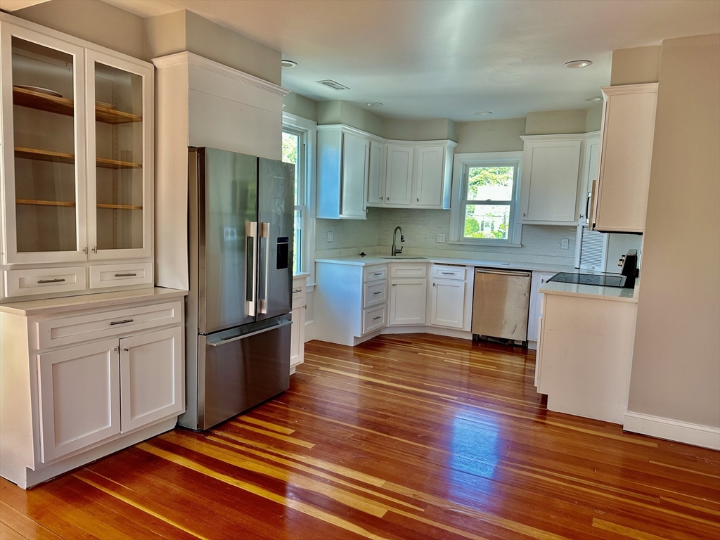 3 bed, 2 bath apartment for rent at 329 Lexington St Unit 2, Newton — photo 2 of 11