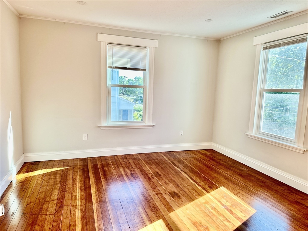 3 bed, 2 bath apartment for rent at 329 Lexington St Unit 2, Newton — photo 7 of 11