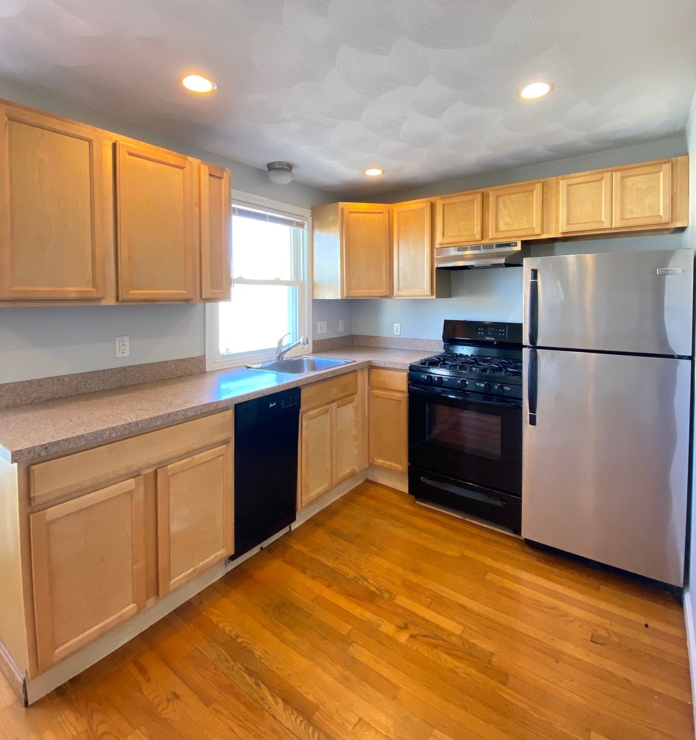 1.5 bed, 1 bath apartment for rent at 329 Paris St Unit 30, East Boston — photo 5 of 8