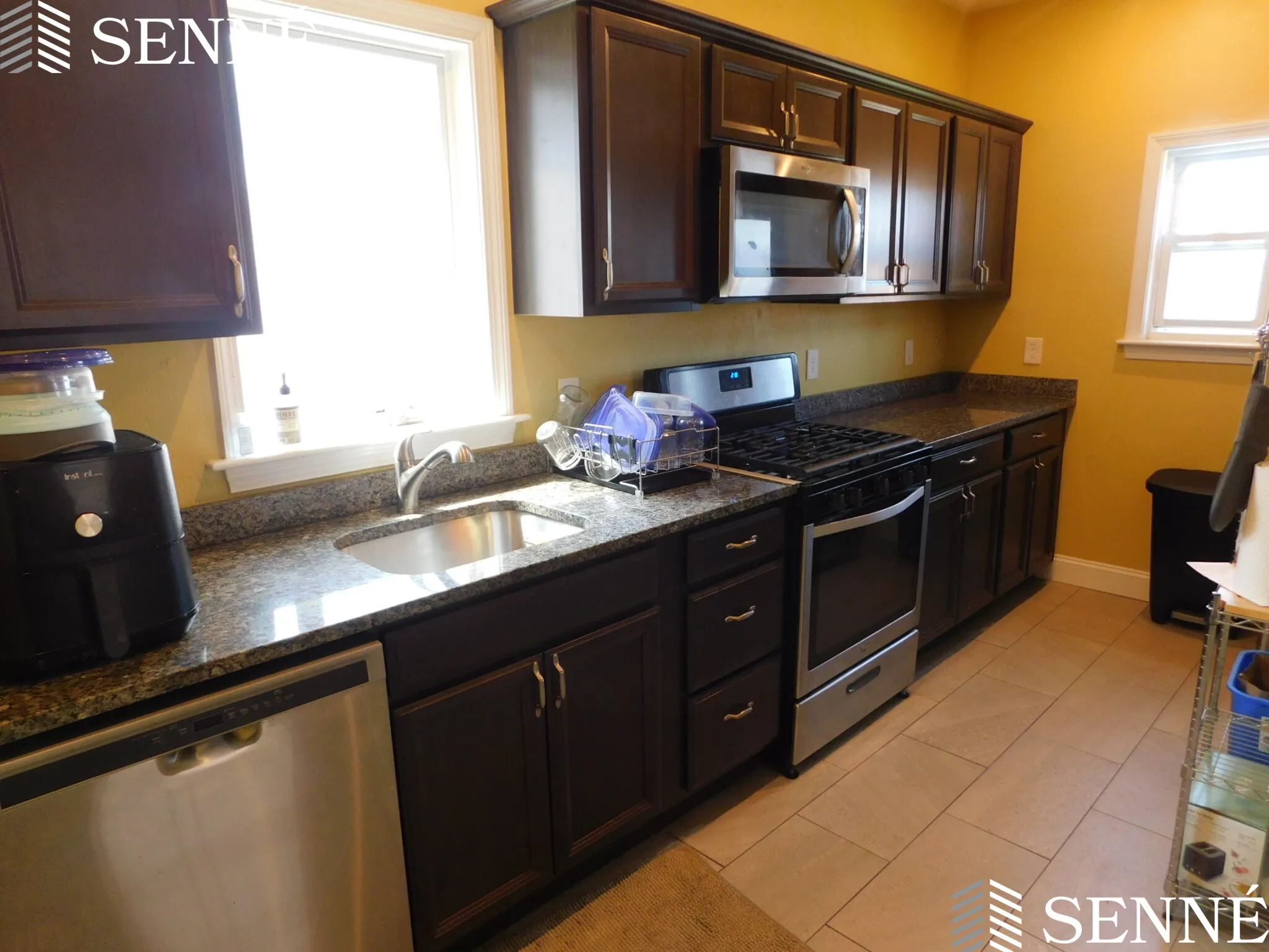 4 bed, 1 bath apartment for rent at 329 Washington St Unit 2, Ward Two — photo 2 of 10