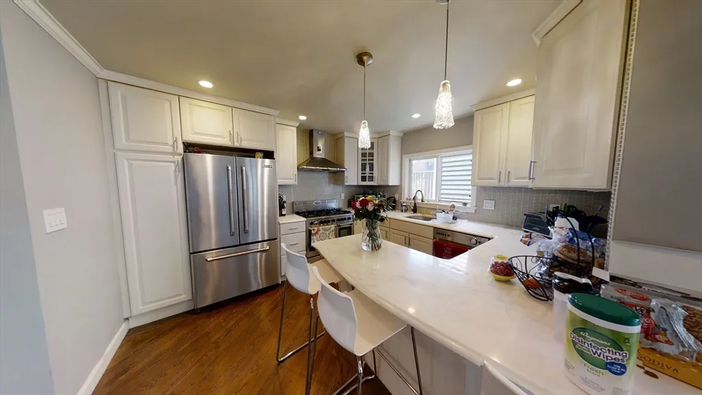 3 bed, 2.5 bath apartment for rent at 329 West Fourth St Unit 329, South Boston — photo 4 of 18