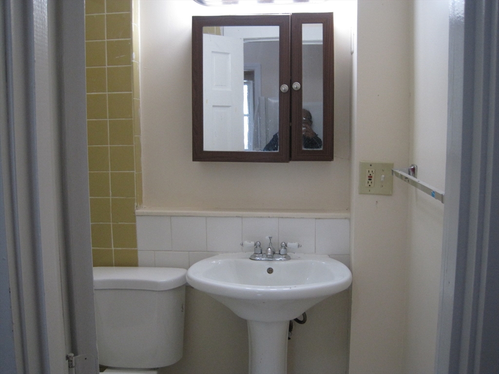 1 bed, 1 bath apartment for rent at 32R Cedar St Unit 34A, Mattapan — photo 8 of 9