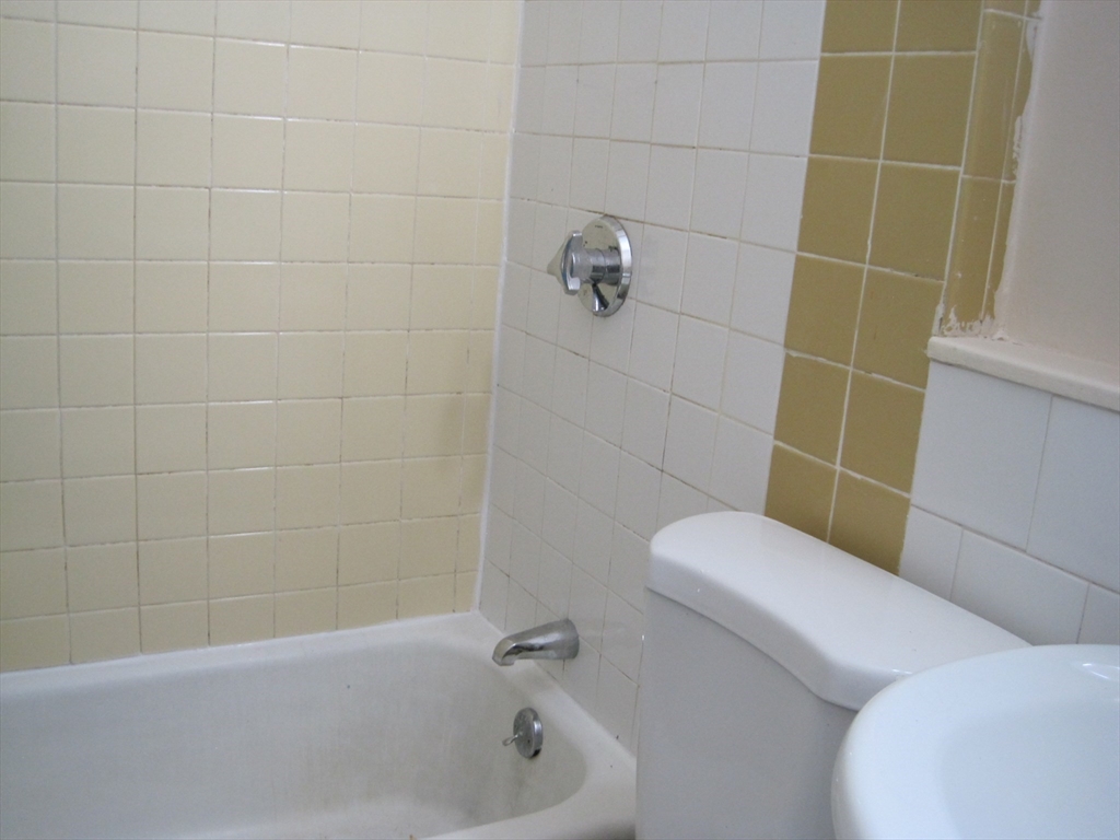 1 bed, 1 bath apartment for rent at 32R Cedar St Unit 34A, Mattapan — photo 9 of 9
