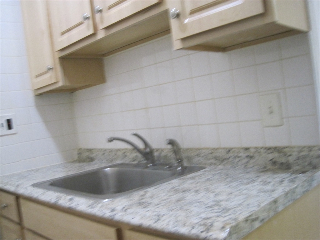 1 bed, 1 bath apartment for rent at 32R Cedar St Unit 34A, Mattapan — photo 4 of 9
