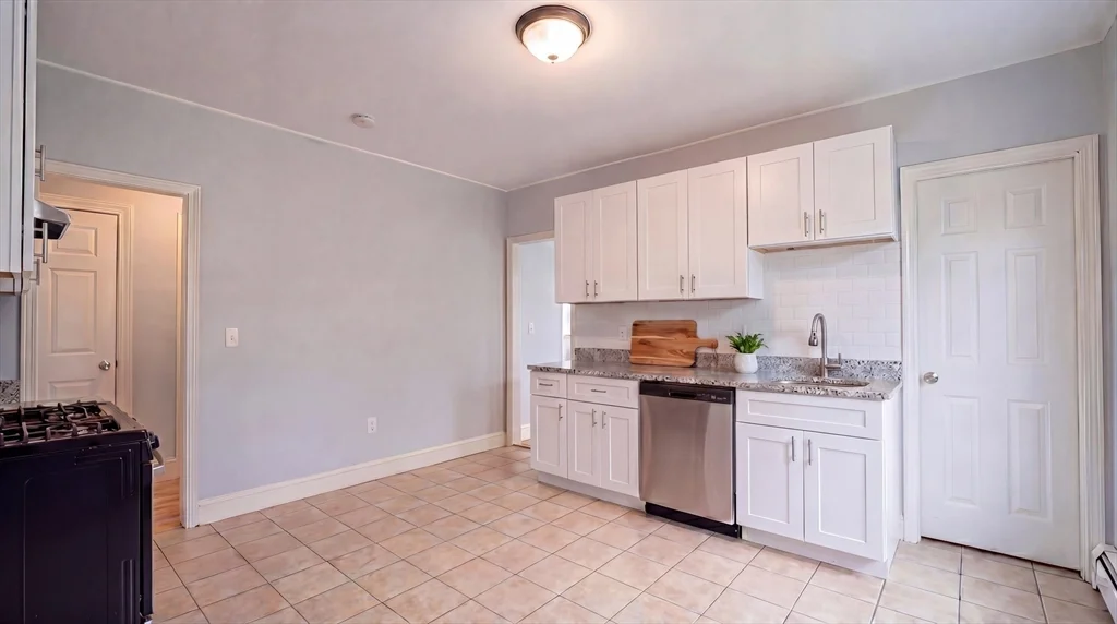 3 bed, 1 bath apartment for rent at 33 1/2 Barclay Unit 3, Worcester — photo 3 of 13