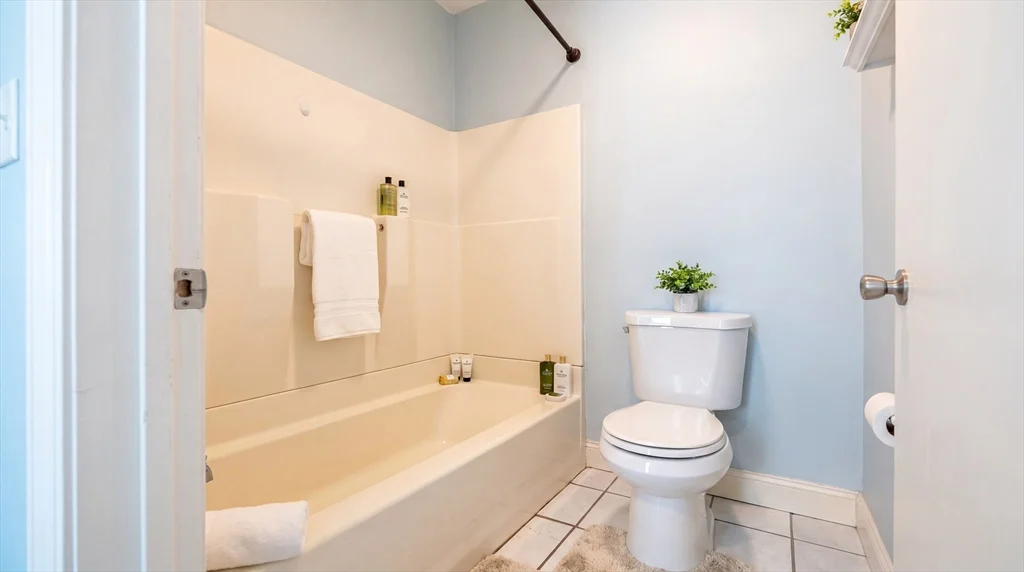 3 bed, 1 bath apartment for rent at 33 1/2 Barclay Unit 3, Worcester — photo 12 of 13