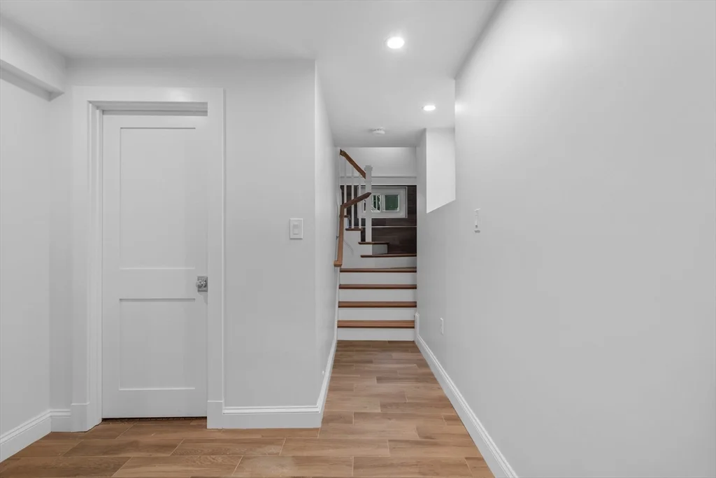 4 bed, 2 bath apartment for rent at 33-35 Farragut Ave Unit 33, Medford — photo 18 of 28
