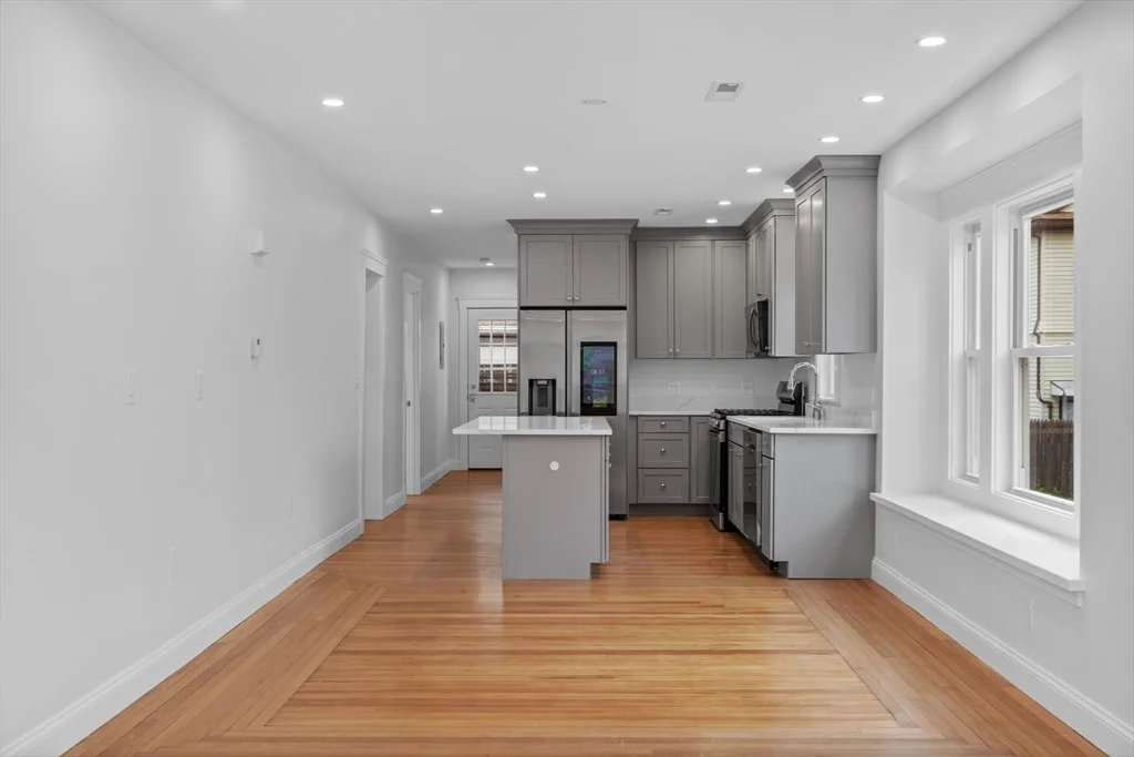 4 bed, 2 bath apartment for rent at 33-35 Farragut Ave Unit 33, Medford — photo 7 of 28