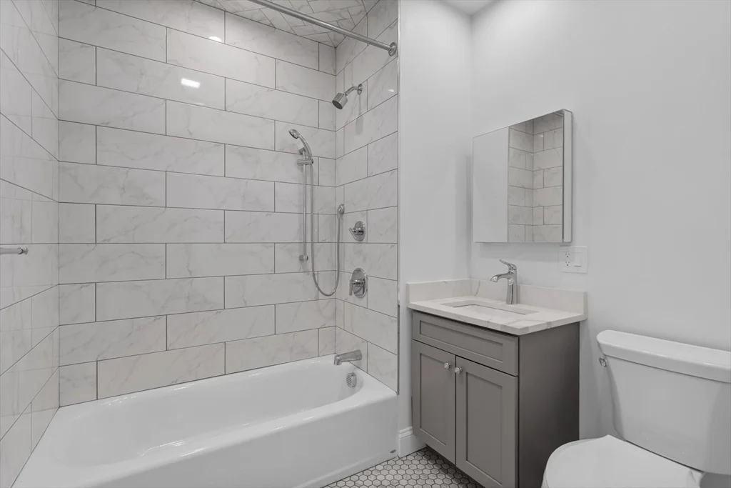 4 bed, 2 bath apartment for rent at 33-35 Farragut Ave Unit 33, Medford — photo 12 of 28