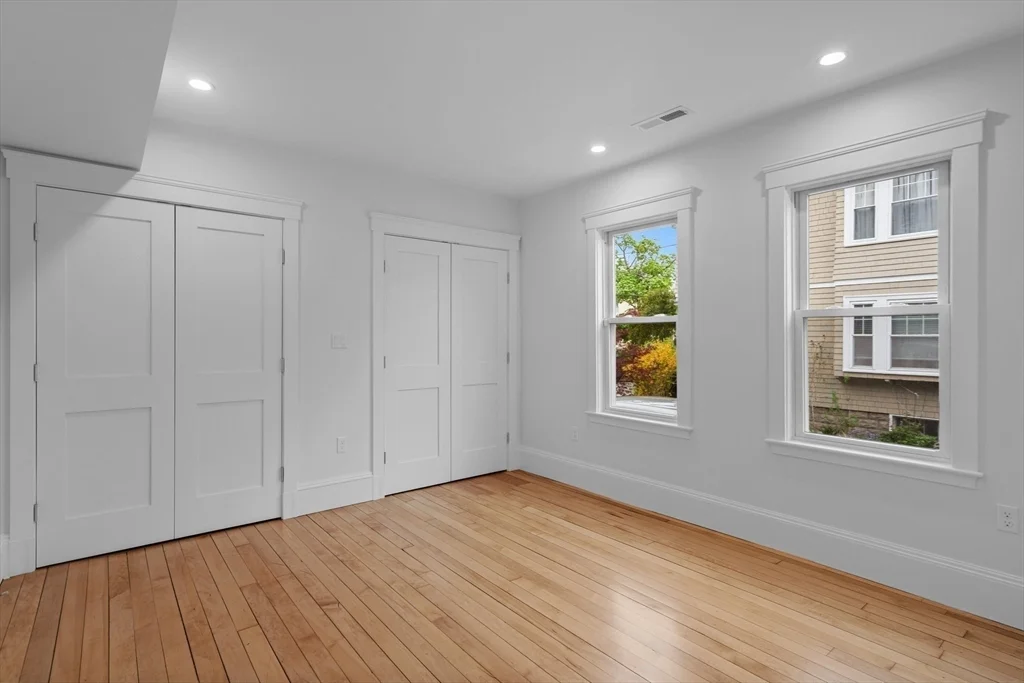4 bed, 2 bath apartment for rent at 33-35 Farragut Ave Unit 33, Medford — photo 15 of 28