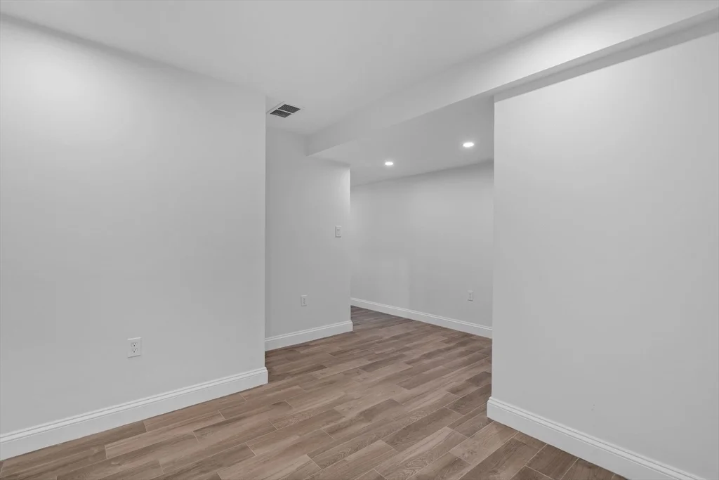 4 bed, 2 bath apartment for rent at 33-35 Farragut Ave Unit 33, Medford — photo 19 of 28