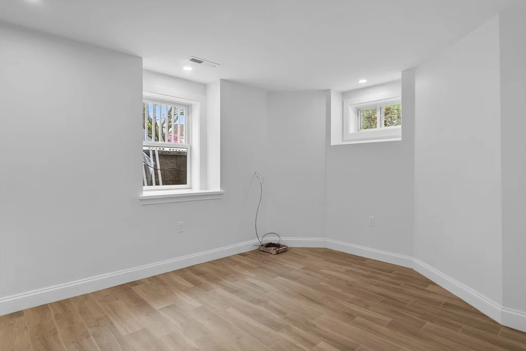 4 bed, 2 bath apartment for rent at 33-35 Farragut Ave Unit 33, Medford — photo 26 of 28