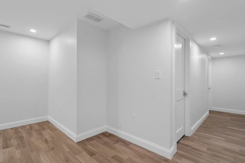 4 bed, 2 bath apartment for rent at 33-35 Farragut Ave Unit 33, Medford — photo 28 of 28