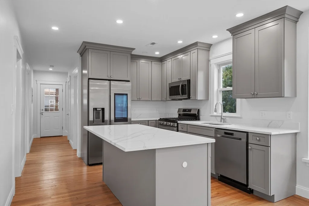 4 bed, 2 bath apartment for rent at 33-35 Farragut Ave Unit 33, Medford — photo 8 of 28