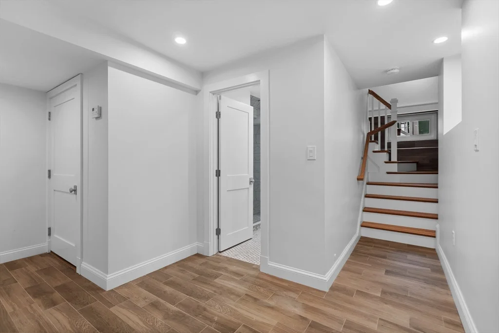 4 bed, 2 bath apartment for rent at 33-35 Farragut Ave Unit 33, Medford — photo 17 of 28