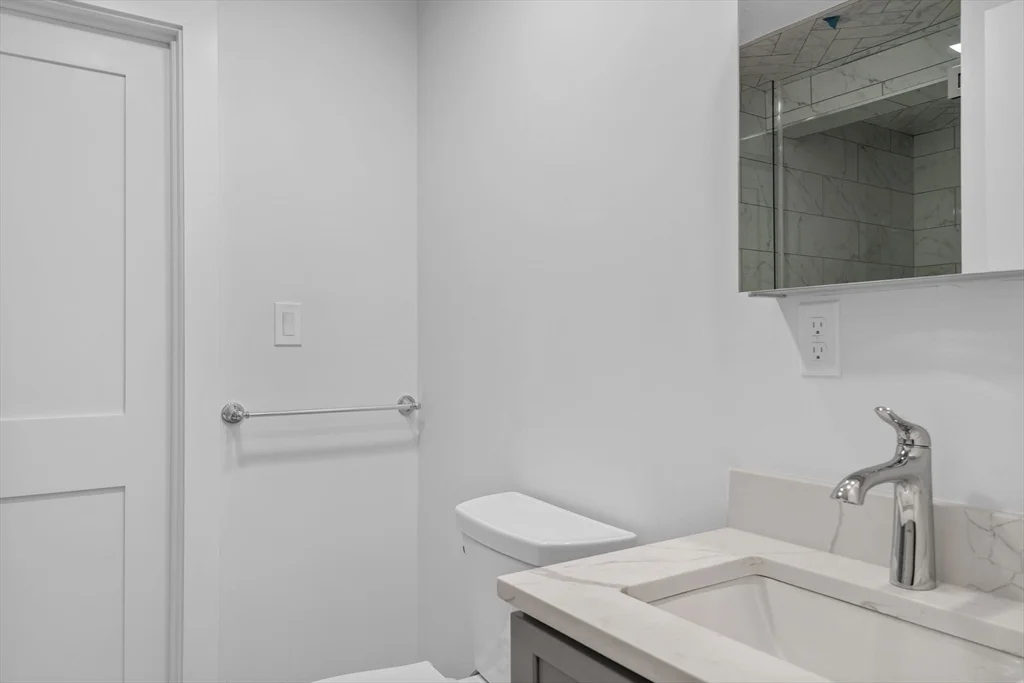 4 bed, 2 bath apartment for rent at 33-35 Farragut Ave Unit 33, Medford — photo 22 of 28