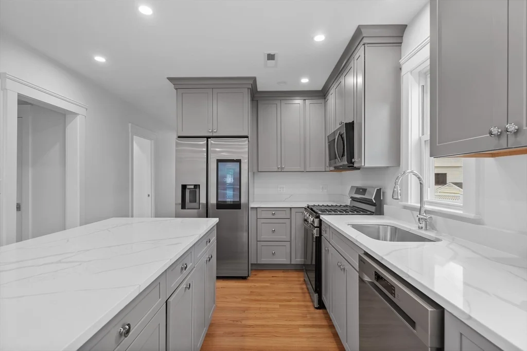 4 bed, 2 bath apartment for rent at 33-35 Farragut Ave Unit 33, Medford — photo 9 of 28