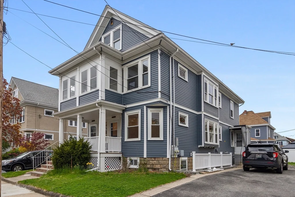 4 bed, 2 bath apartment for rent at 33-35 Farragut Ave Unit 33, Medford — photo 2 of 28
