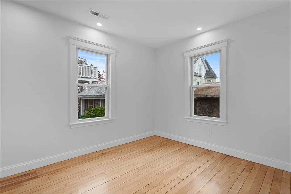 4 bed, 2 bath apartment for rent at 33-35 Farragut Ave Unit 33, Medford — photo 14 of 28