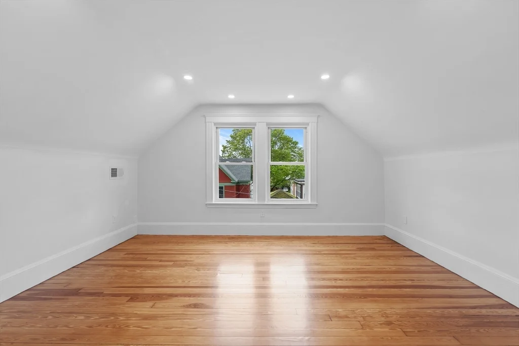 4 bed, 2 bath apartment for rent at 33-35 Farragut Ave Unit 35, Medford — photo 25 of 28