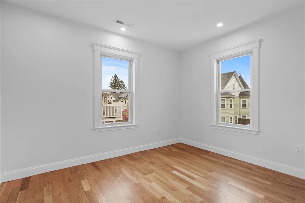 4 bed, 2 bath apartment for rent at 33-35 Farragut Ave Unit 35, Medford — photo 15 of 28