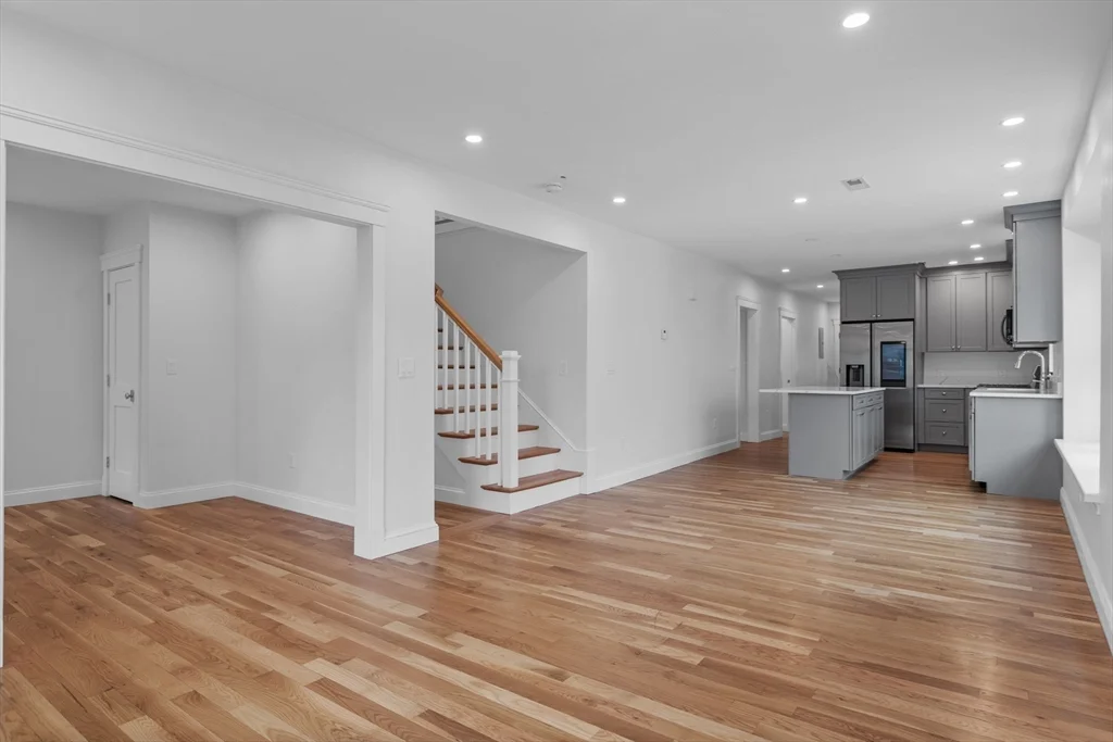4 bed, 2 bath apartment for rent at 33-35 Farragut Ave Unit 35, Medford — photo 9 of 28