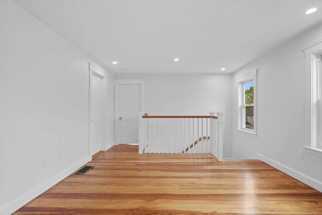 4 bed, 2 bath apartment for rent at 33-35 Farragut Ave Unit 35, Medford — photo 22 of 28