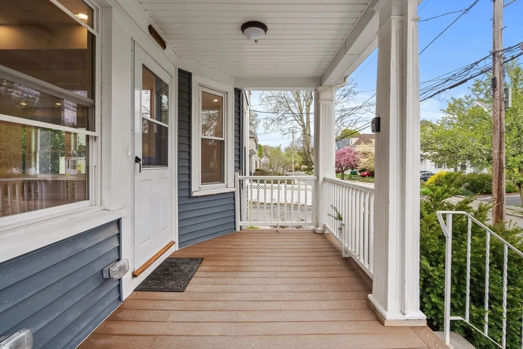 4 bed, 2 bath apartment for rent at 33-35 Farragut Ave Unit 35, Medford — photo 3 of 28
