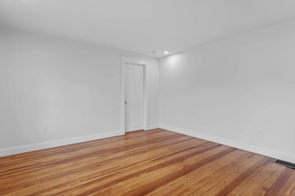 4 bed, 2 bath apartment for rent at 33-35 Farragut Ave Unit 35, Medford — photo 20 of 28