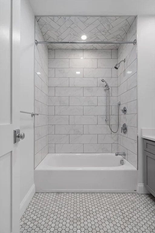4 bed, 2 bath apartment for rent at 33-35 Farragut Ave Unit 35, Medford — photo 18 of 28