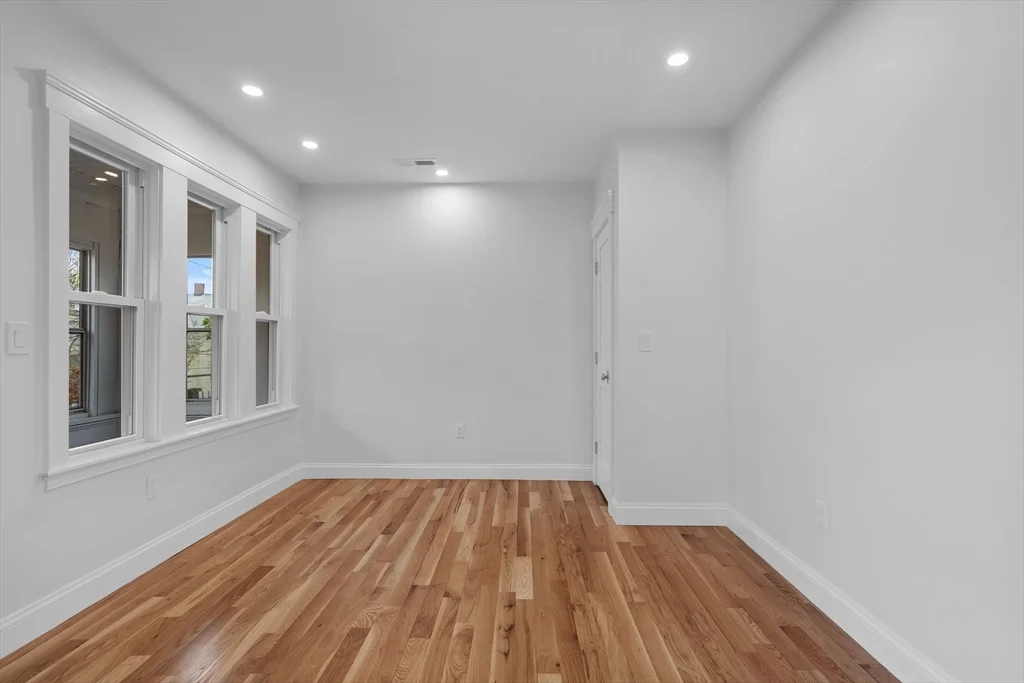4 bed, 2 bath apartment for rent at 33-35 Farragut Ave Unit 35, Medford — photo 12 of 28