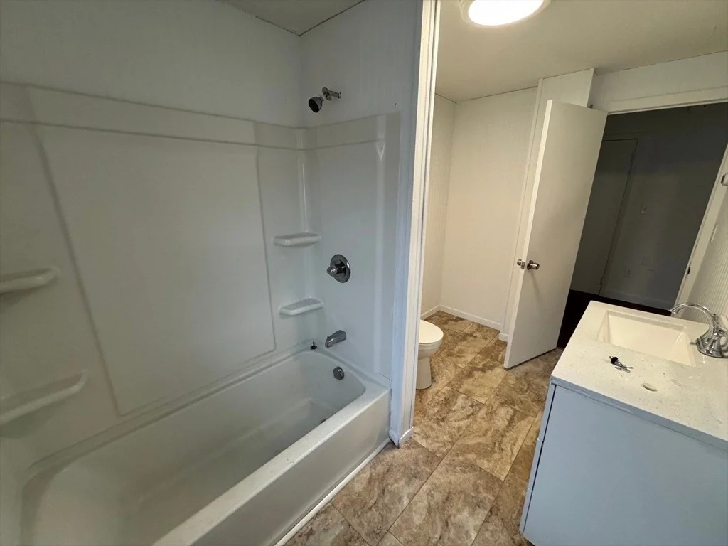 3 bed, 1 bath apartment for rent at 33-35 Hitchcock St Unit 2, Holyoke — photo 14 of 20