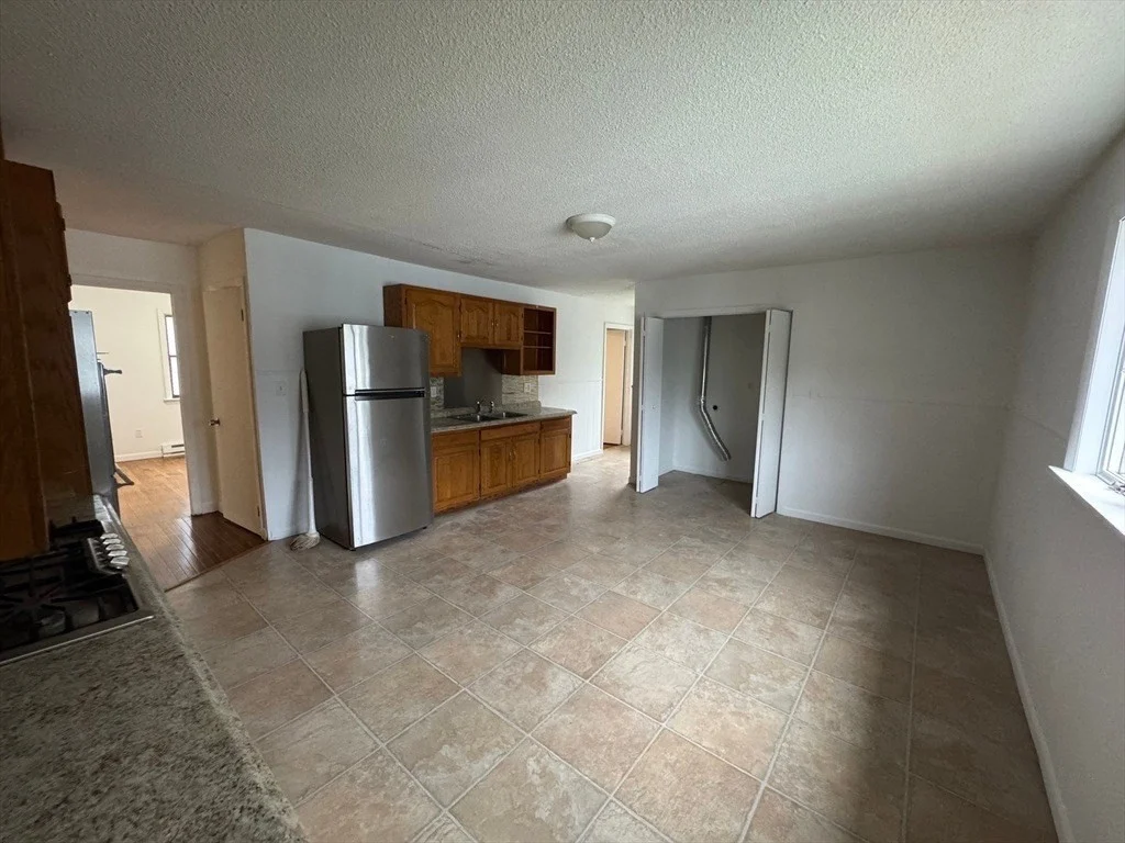 3 bed, 1 bath apartment for rent at 33-35 Hitchcock St Unit 2, Holyoke — photo 15 of 20
