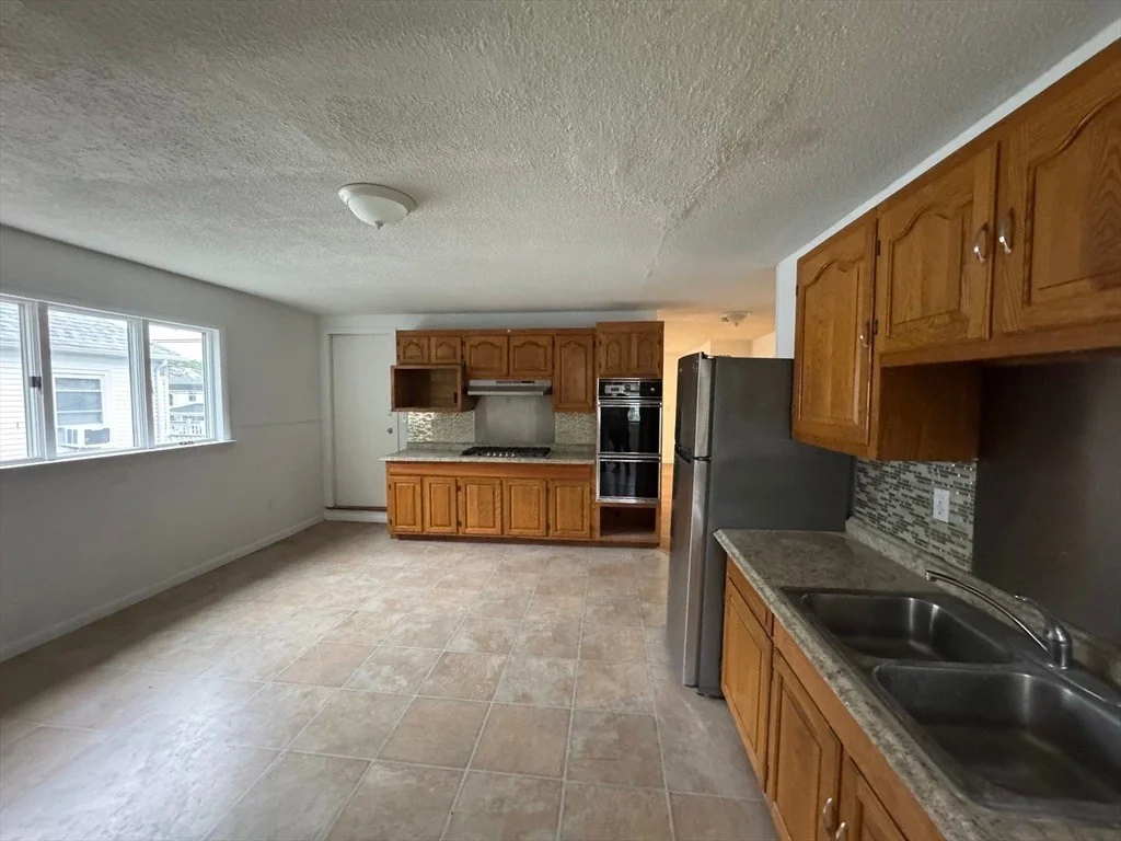 3 bed, 1 bath apartment for rent at 33-35 Hitchcock St Unit 2, Holyoke — photo 18 of 20