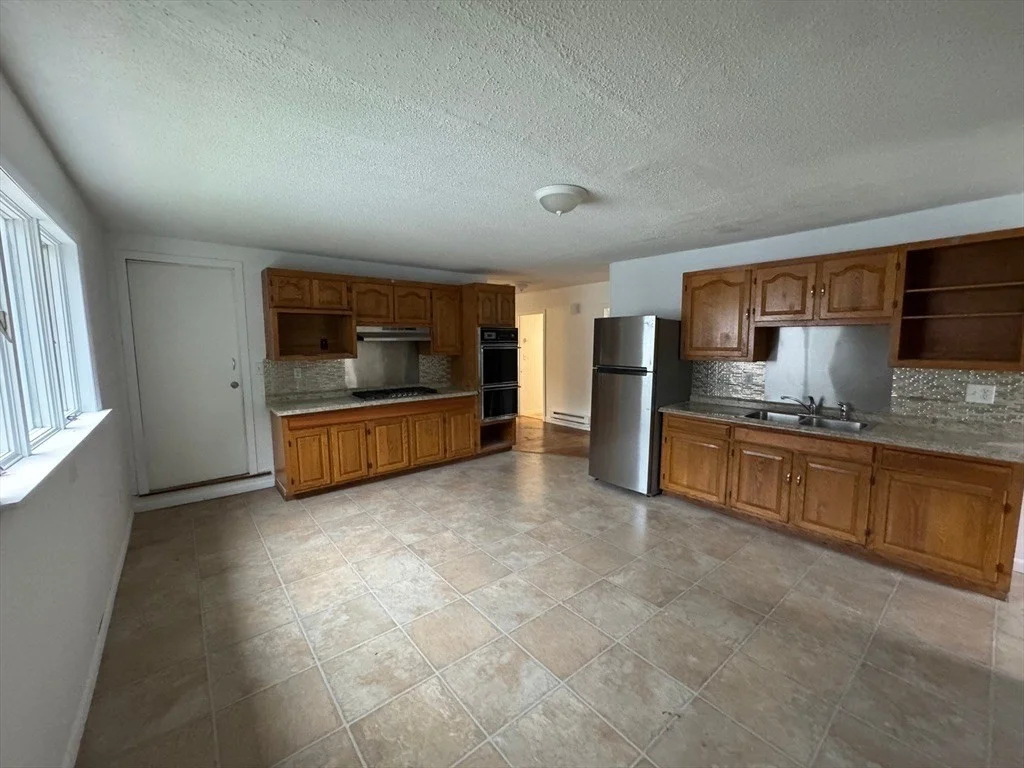 3 bed, 1 bath apartment for rent at 33-35 Hitchcock St Unit 2, Holyoke — photo 17 of 20