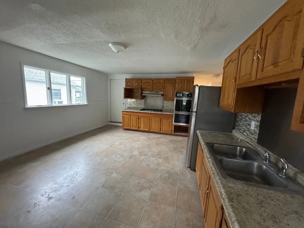3 bed, 1 bath apartment for rent at 33-35 Hitchcock St Unit 2, Holyoke — photo 16 of 20