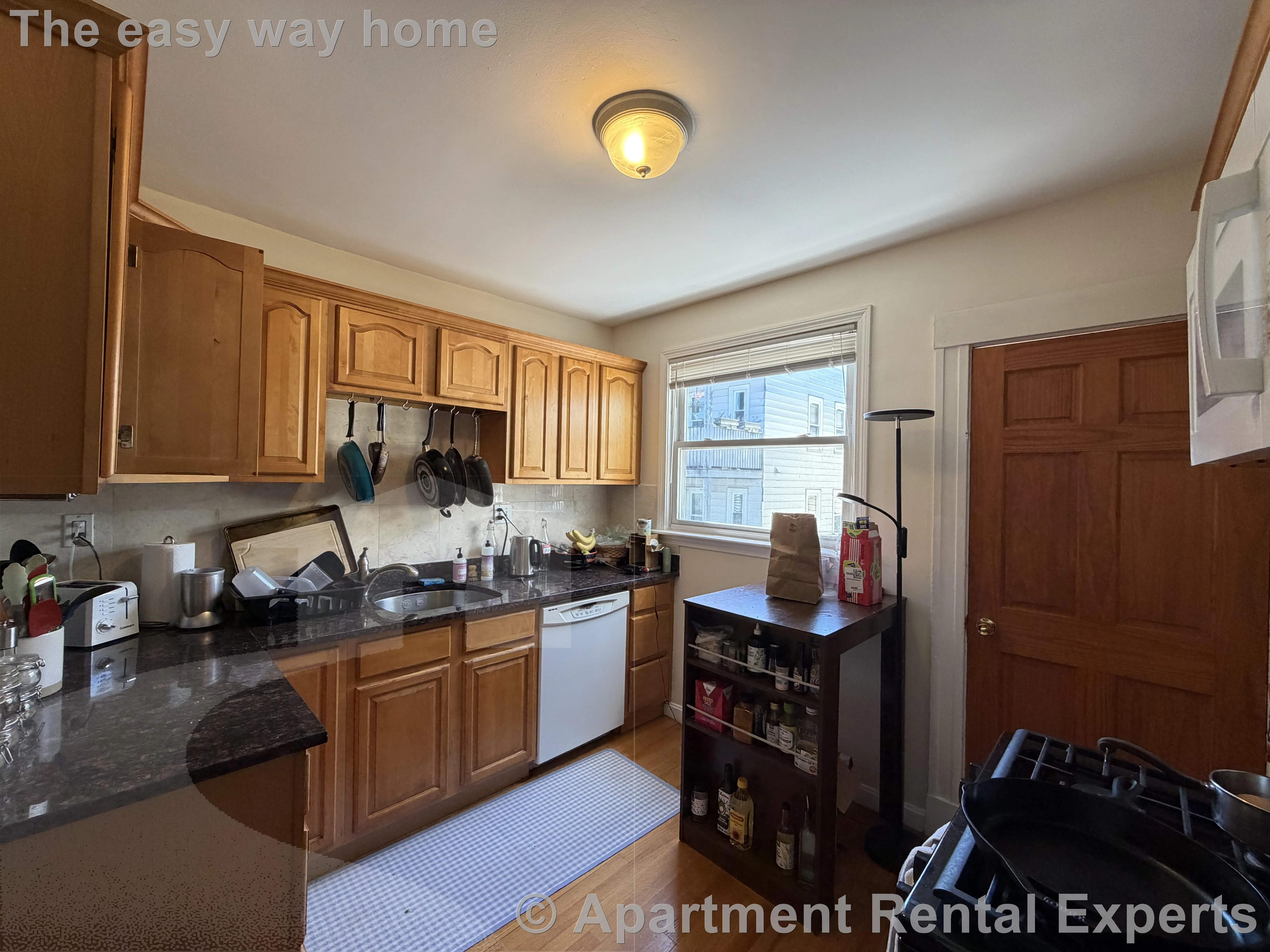 3 bed, 2 bath apartment for rent at 33-35 Magnus Ave Unit 3, Ward Two — photo 3 of 16