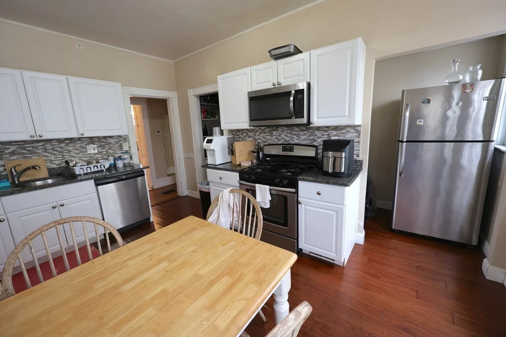 3 bed, 1 bath apartment for rent at 33-35 Ridgemont St Unit 1, Allston — photo 1 of 10
