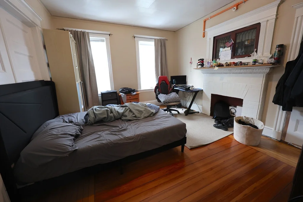 3 bed, 1 bath apartment for rent at 33-35 Ridgemont St Unit 1, Allston — photo 3 of 10