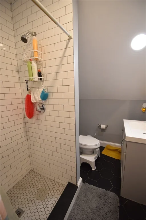 3 bed, 1 bath apartment for rent at 33-35 Ridgemont St Unit 3, Allston — photo 6 of 12