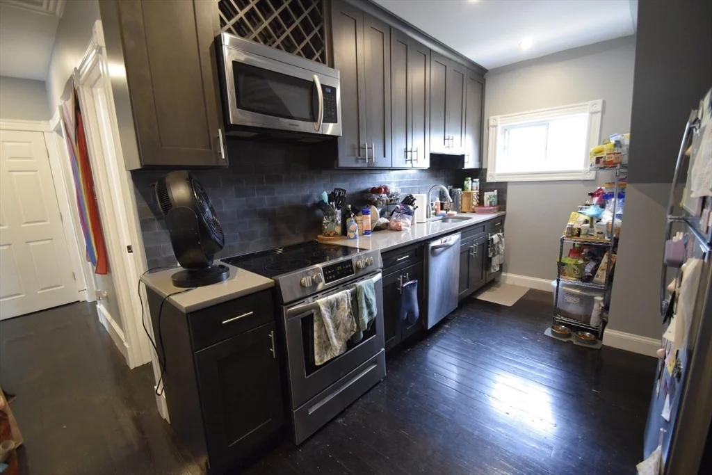 3 bed, 1 bath apartment for rent at 33-35 Ridgemont St Unit 3, Allston — photo 3 of 12