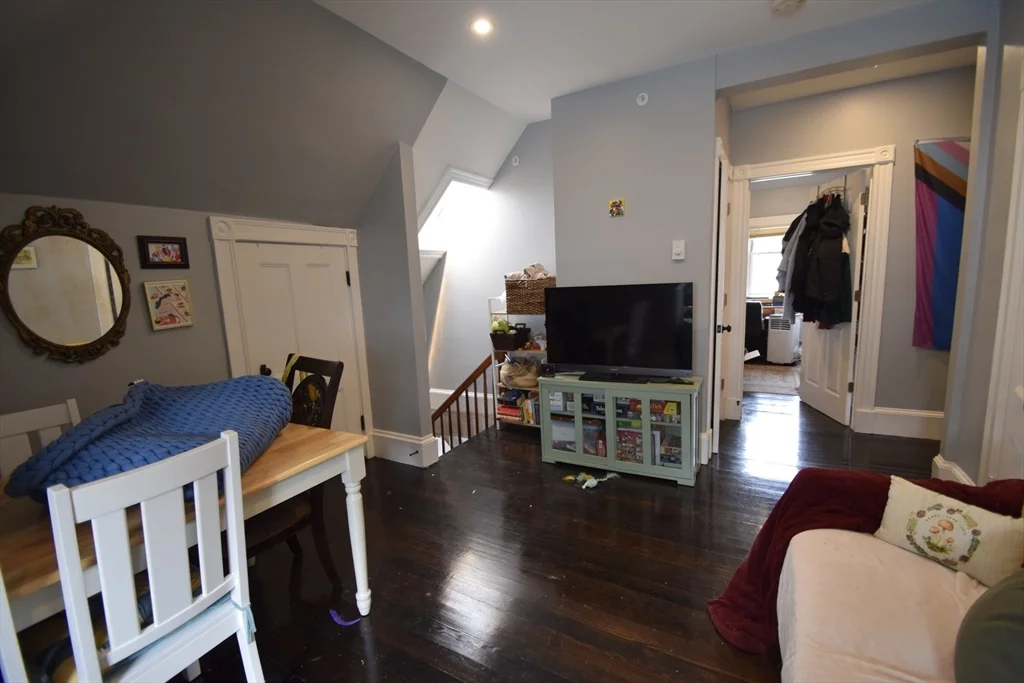 3 bed, 1 bath apartment for rent at 33-35 Ridgemont St Unit 3, Allston — photo 2 of 12