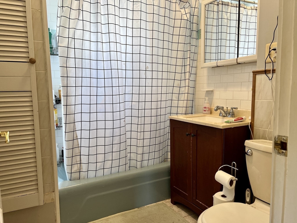 4 bed, 1 bath apartment for rent at 33-35 Rogers Ave Unit 2, Somerville — photo 23 of 24