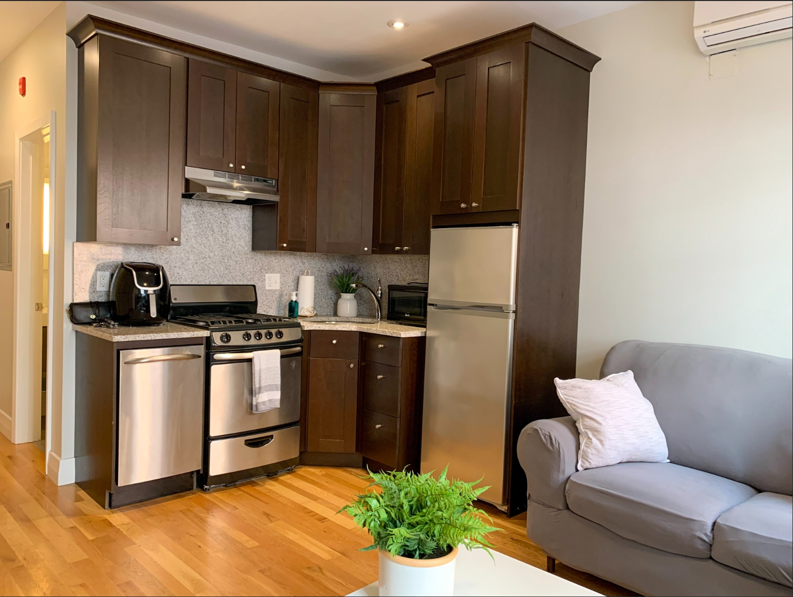 1 bed, 1 bath apartment for rent at 33 Anderson St Unit 1, Beacon Hill — photo 4 of 29