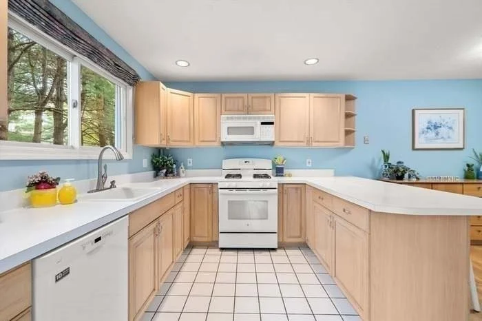 2 bed, 2 bath apartment for rent at 33 Arrowhead Cir Unit 33, Ashland — photo 11 of 20