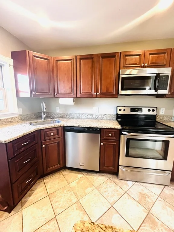 4 bed, 1 bath apartment for rent at 33 Ash St Unit 2, North Attleboro — photo 6 of 20