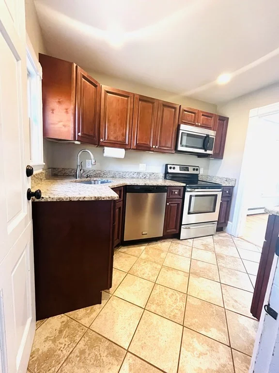 4 bed, 1 bath apartment for rent at 33 Ash St Unit 2, North Attleboro — photo 5 of 20