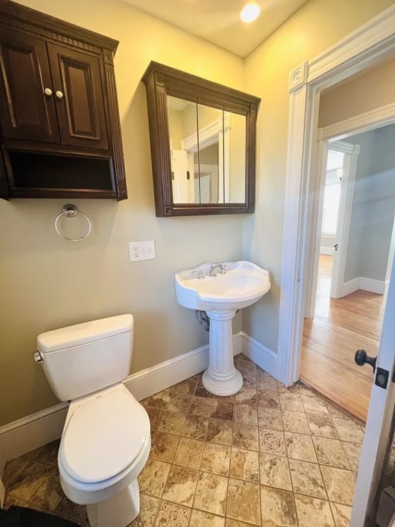 4 bed, 1 bath apartment for rent at 33 Ash St Unit 2, North Attleboro — photo 16 of 20