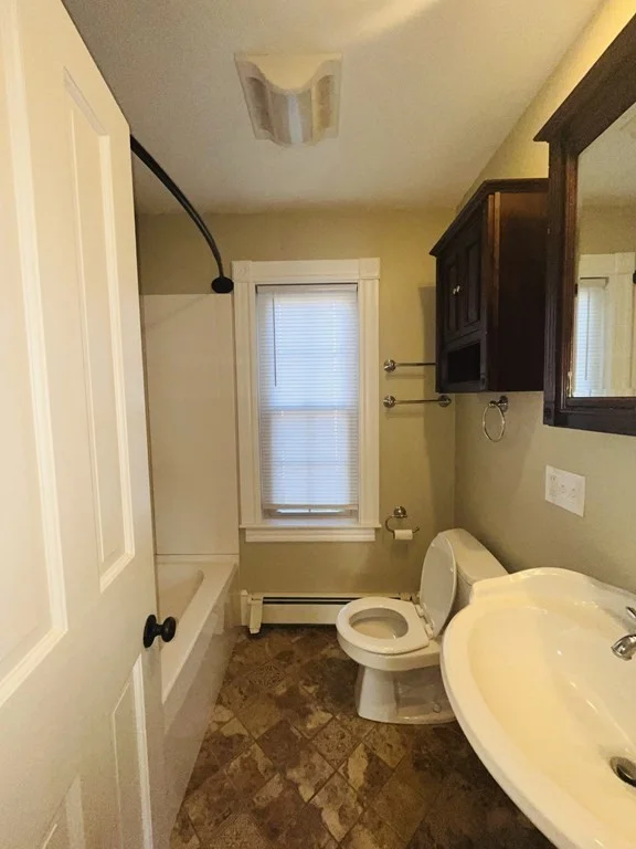 4 bed, 1 bath apartment for rent at 33 Ash St Unit 2, North Attleboro — photo 17 of 20