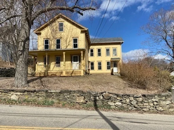 3 bed, 1 bath apartment for rent at 33 Ash St Unit 2, Spencer — photo 1 of 15